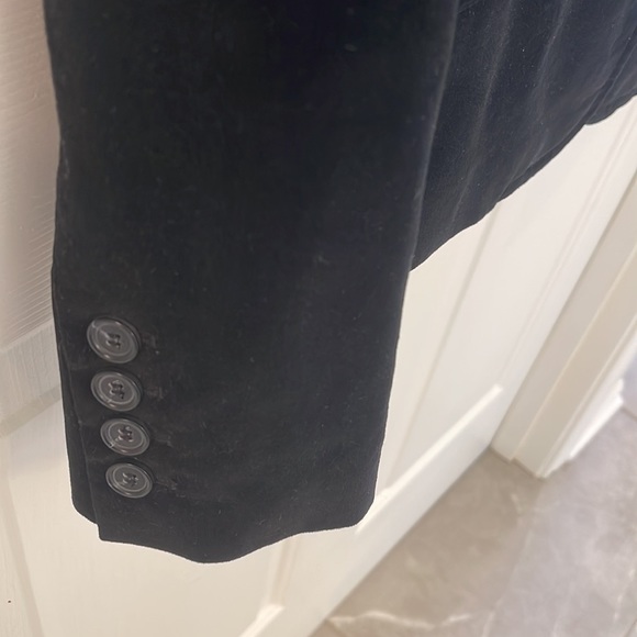 Ann Taylor black velvet-like Blazer. Size 8 - Picture 3 of 6